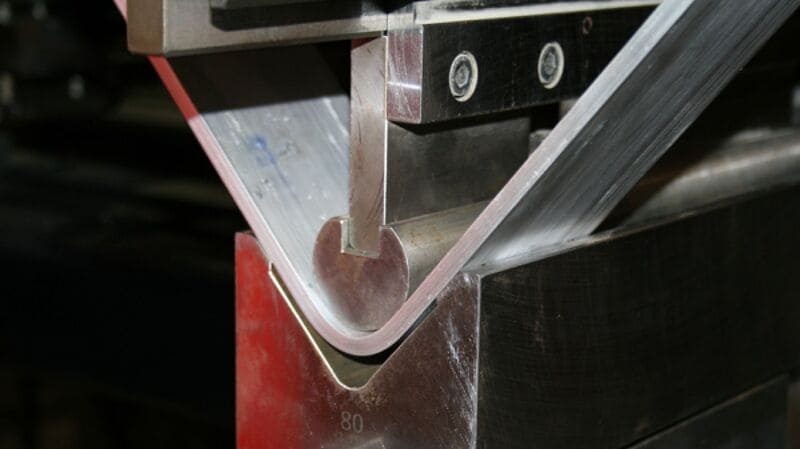 Как согнуть металлический уголок