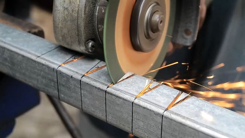 Как согнуть металлический уголок