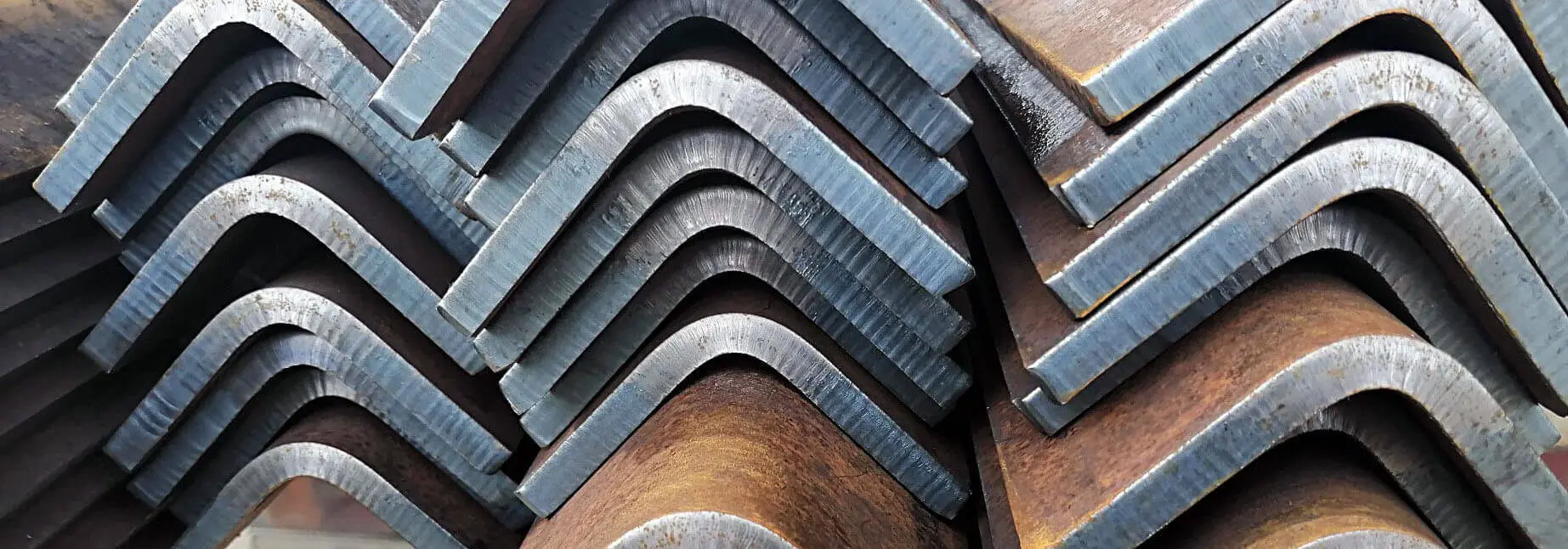 Как согнуть металлический уголок?