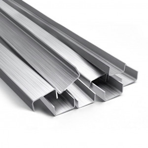 Әдемі сиськи бар сексуалды аққұба диванда таз ғашыққа өзін береді. Селена Бердкованың секс көріністерін онлайн көріңіз